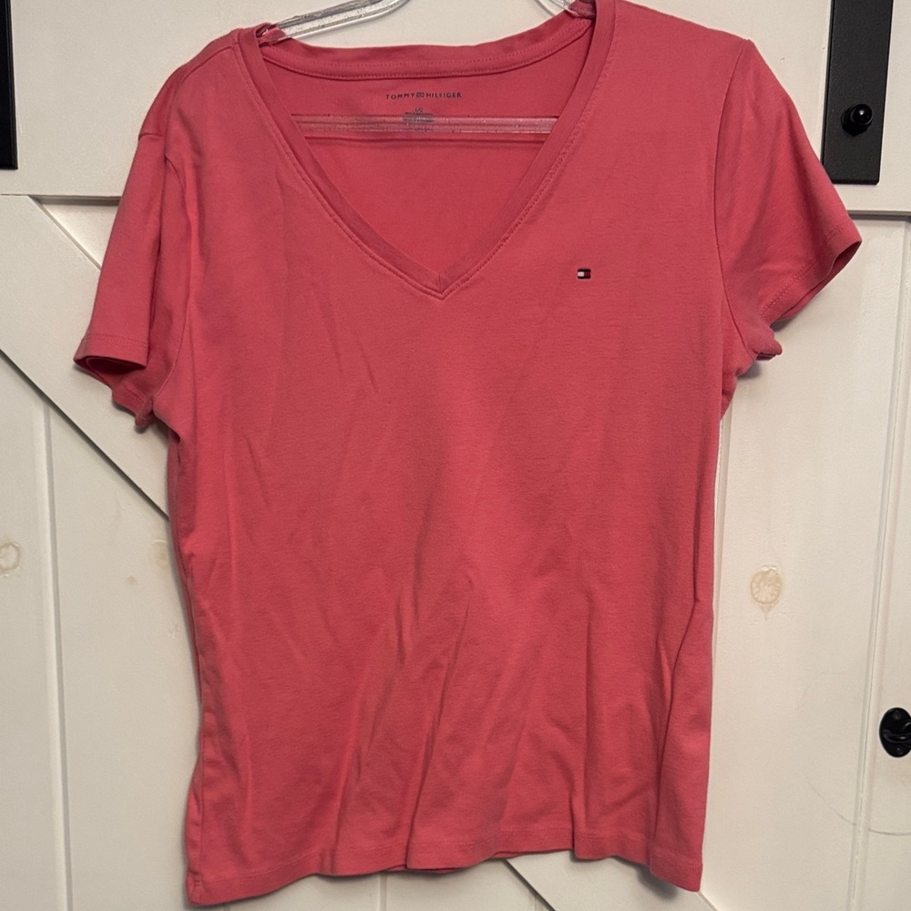 Tommy Hilfiger Women's Pink V-Neck Tee Size Large